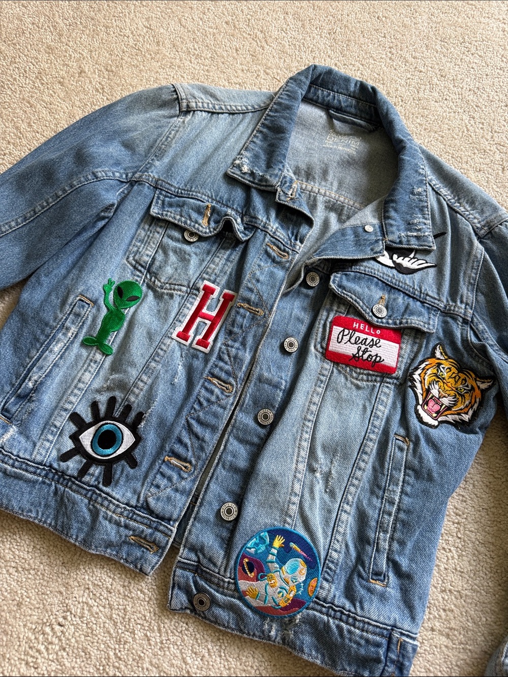 Denim jacket with oatches - Picture 2 of 8